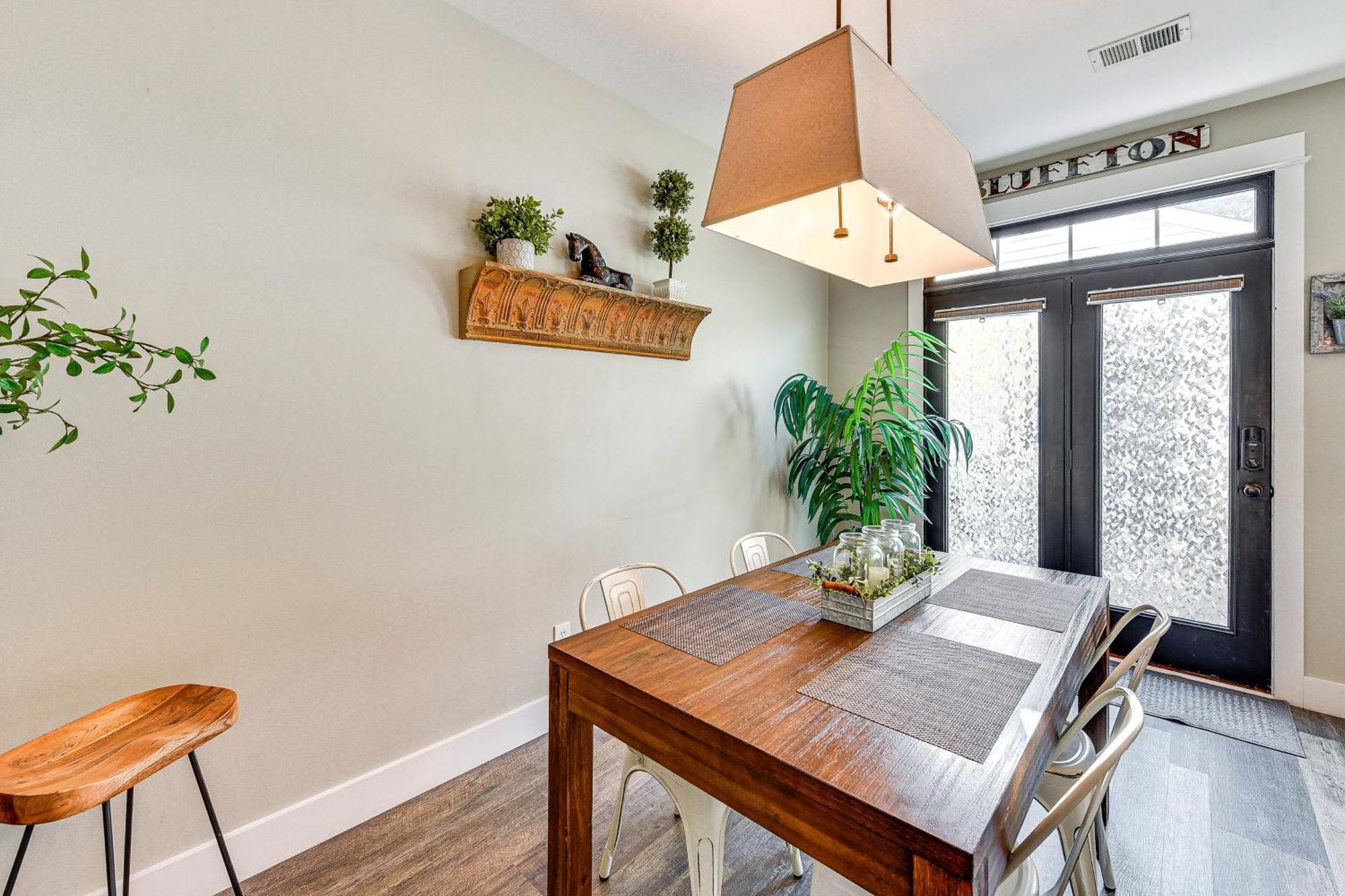 Cheerful Bluffton Townhome 1 Mi To Old Town! Exterior photo